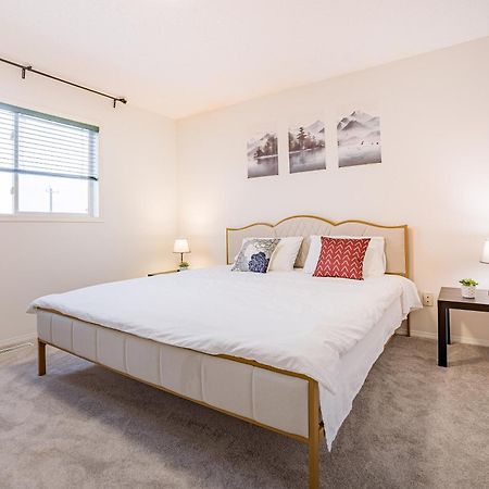 Main Floor Suite, 3 Bdr, 4Bd Spacious And Cozy YYC Dış mekan fotoğraf